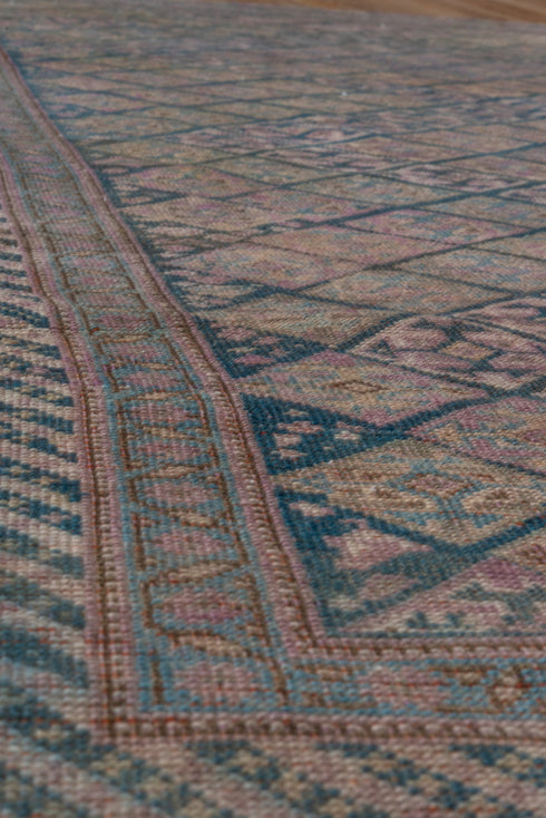 Antique Qashqai Area Rug (4' x 7')